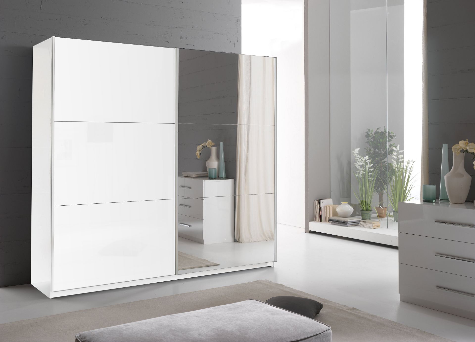 Kleerkast Jazz 2 schuifdeuren 263cm hoogglans wit - 1 witte deur en 1 spiegeldeur