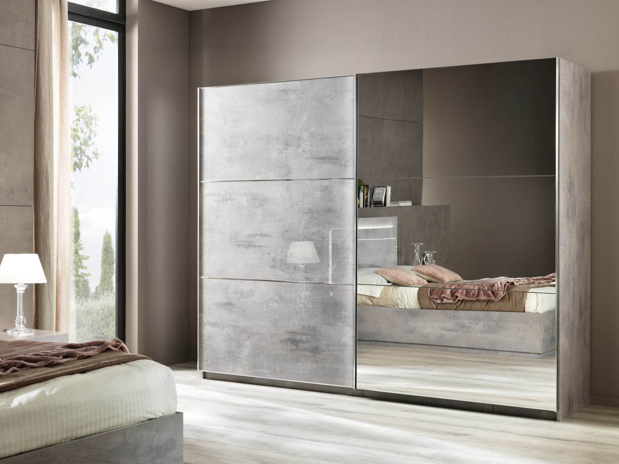 Kleerkast Star 2 schuifdeuren 230cm hoogglans beton - 1 hoogglans deur en 1 spiegeldeur